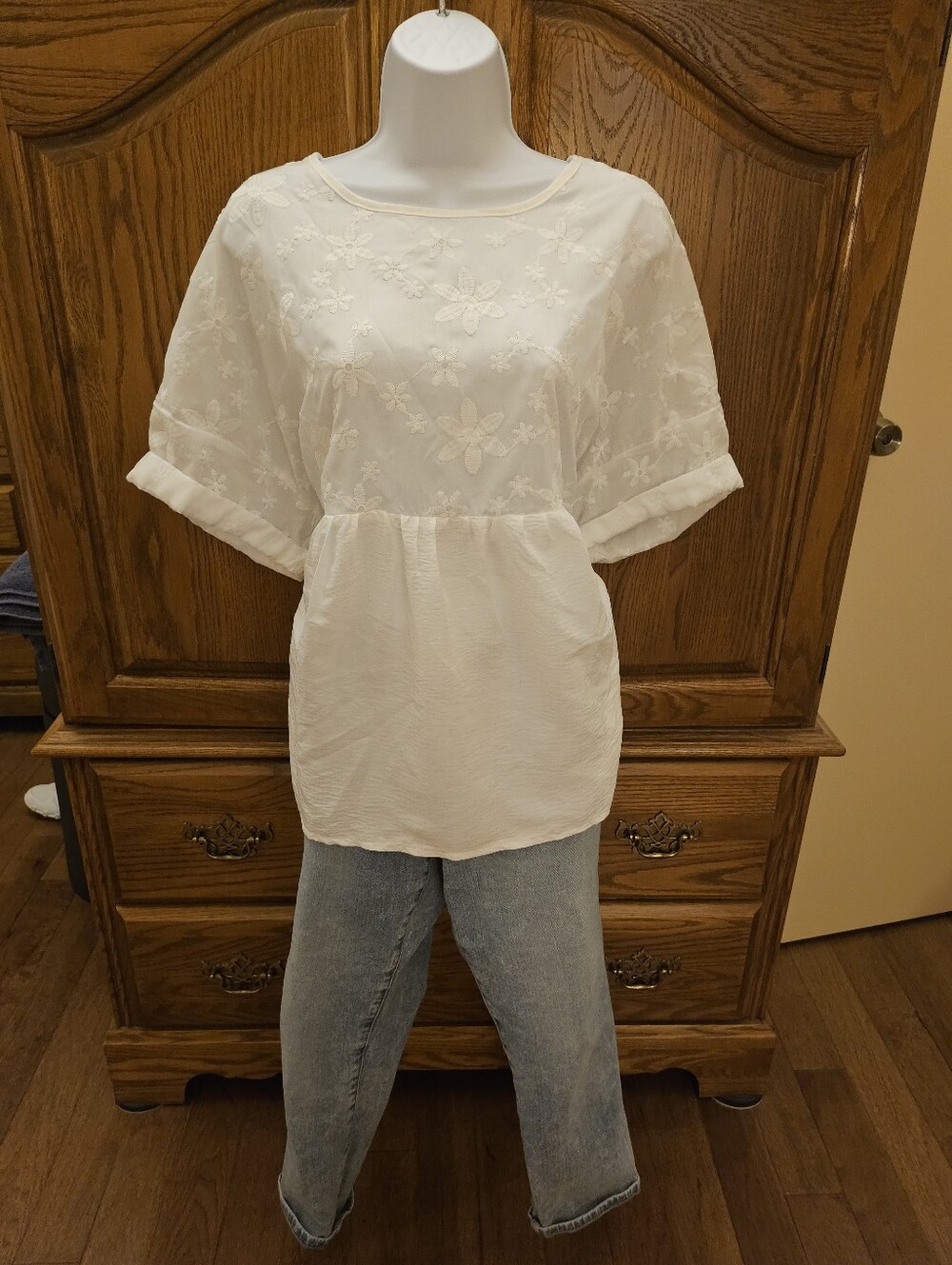 Women’s White Embroidered Short Sleeve Peasant Top